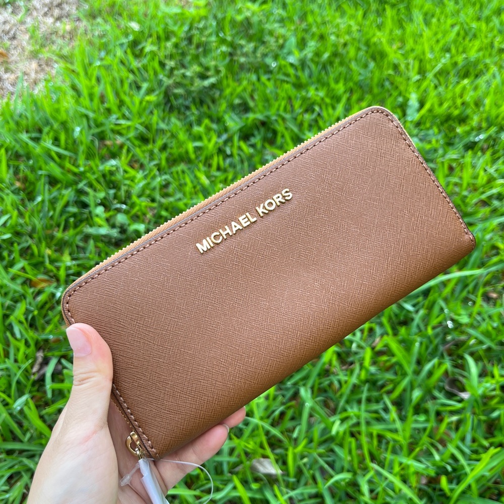 Michael Kors Jet set wallet, large luggage brown leather